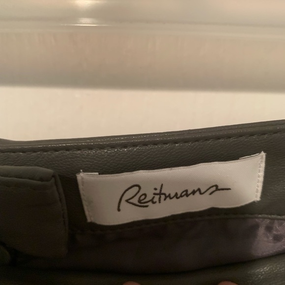 Pleather skirt , grey - 2 slit pockets in front . Zipper back - Picture 4 of 5